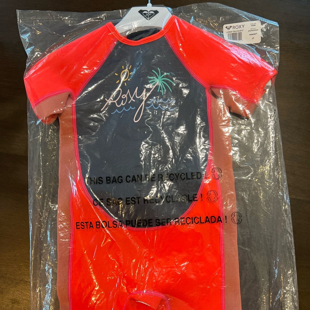 Brand new never been worn Roxy kids shorty wetsuit